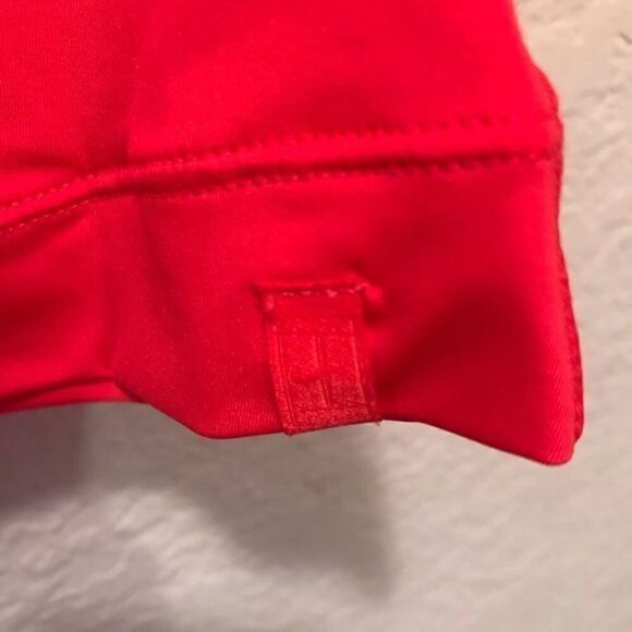 NWOT. NIKE ACTIVE DRI-FIT workout tank top. - Picture 6 of 8